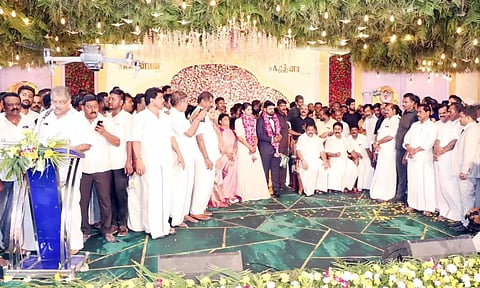 திருமண வரவேற்பு விழாவில் ஜி.கே.வாசன் பேசினார்.