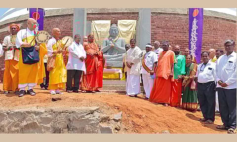 உலக அமைதி கோபுரத்தில் 4 புத்தர் சிலைகள் அமைப்பு- உலகின் பல பகுதிகளில் இருந்து துறவிகள் பங்கேற்பு