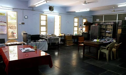 கலெக்டர் அலுவலகத்தில் வெறிச்சோடி காணப்பட்ட அலுவலகம்.