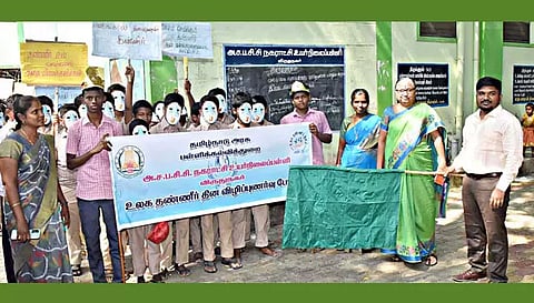 விழிப்புணர்வு பேரணியை கலெக்டர் ஜெயசீலன் கொடியசைத்து தொடங்கி வைத்தார்.