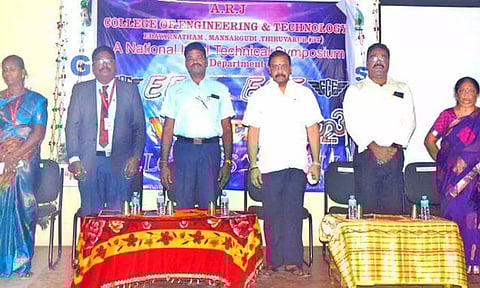 மன்னார்குடி கல்லூரியில் பொறியியல் கருத்தரங்கம் நடந்தது.