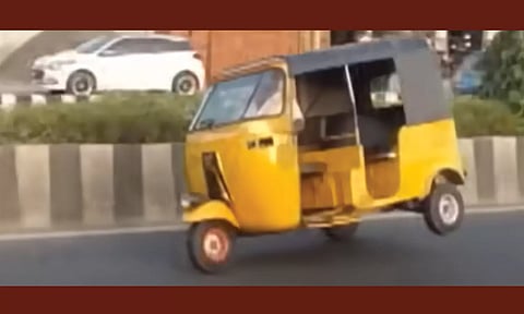 வண்டலூர்-மீஞ்சூர் வெளிவட்ட சாலையில் ஆட்டோ ரேஸ்- 4 பேர் கைது