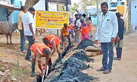 தூய்மை பணியில் ஈடுபட்ட தொழிலாளர்கள்.
