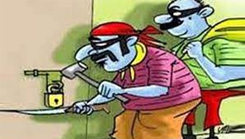 மோட்டார் சைக்கிள், மளிகை பொருட்கள் திருட்டு