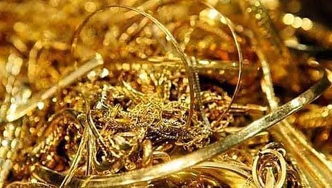 105 கிலோ வெள்ளி நகைகளை போலீஸ் நிலையத்தில் இருந்து திருடிய பெண் போலீஸ்