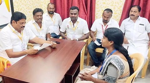 மாவட்ட செயலாளர் மணிமாறன் நேர்காணல் நடத்தியபோது எடுத்த படம்.