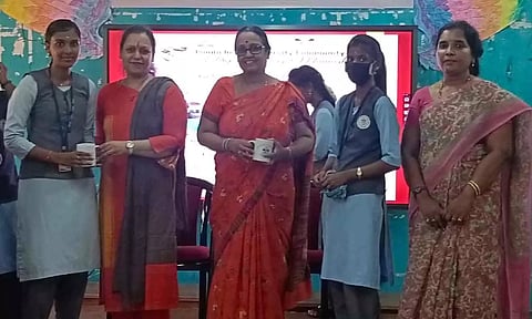 பாலின வன்கொடுமை விழிப்புணர்வு கருத்தரங்கு நடைபெற்ற காட்சி.