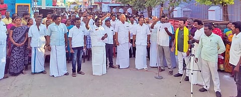 ஆர்ப்பாட்டம் நடந்தபோது எடுத்த படம்