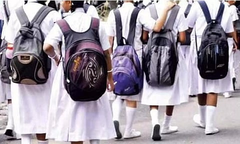 ஆந்திராவில் நாளை முதல் பள்ளிகளில் அரை நாள் வகுப்புகள்