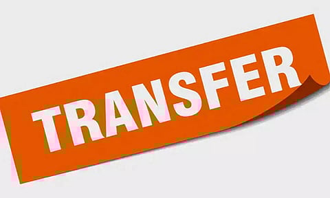 பல் பிடுங்கிய விவகாரம்: 2 போலீசார் பணியிட மாற்றம்