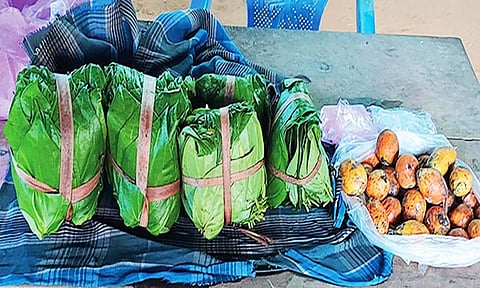 உடன்குடி சங்கத்தில் கொட்டபாக்கு, வெற்றிலை விற்பனைக்கு வைக்கப்பட்டுள்ள காட்சி.