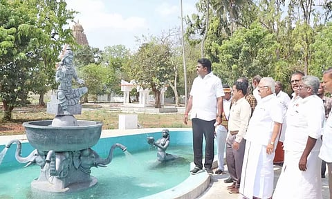 தஞ்சை சிவகங்கை பூங்காவில் புதுப்பிக்கப்பட்ட தமிழ் அன்னை செயற்கை நீரூற்றை மேயர் சண். ராமநாதன் பார்வையிட்டார்.
