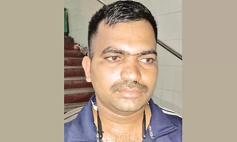 ரெயில்வே சுரங்கப்பாதையில் இளம்பெண்ணிடம் சில்மிஷம்: சப்-இன்ஸ்பெக்டர் சஸ்பெண்டு