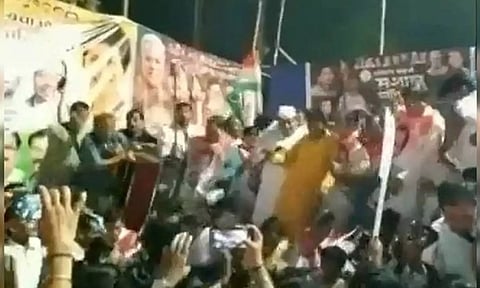 சரிந்த மேடை