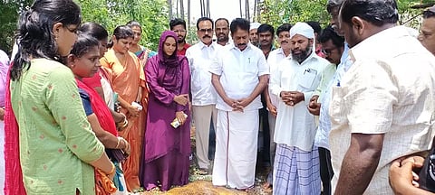 நியாய விலைக்கடை கட்டிடம் கட்ட பூமி பூஜை