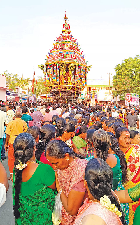 சென்னிமலை முருகன் கோவில் பங்குனி உத்திர தேரோட்டம்
