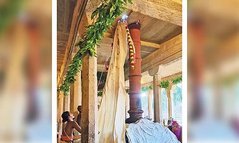 மகர நெடுங்குழைக்காதர் கோவிலில் பங்குனி திருவிழாவை முன்னிட்டு கொடியேற்றம் நடைபெற்ற காட்சி.