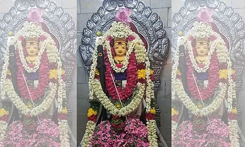 சிறப்பு அலங்காரத்தில் முருகப்பெருமான் பக்தர்களுக்கு அருள் பாலித்த காட்சி.