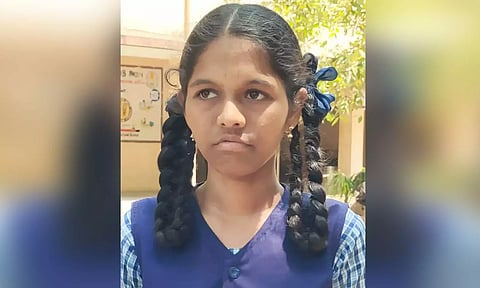தந்தை இறந்ததை அறிந்தும் பிளஸ்- 2 தேர்வு எழுதிய மாணவி