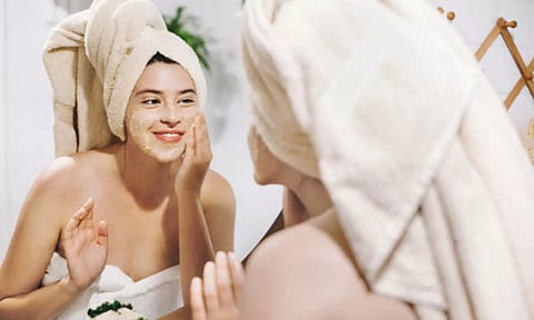 முகத்தை பளபளப்பாக்கும் ரோஸ் ஸ்கிரப்