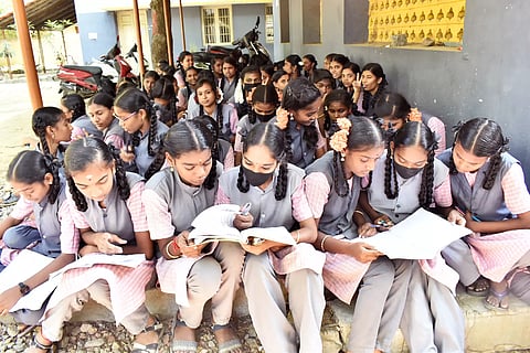 119 மையங்களில் 28, 874 மாணவ- மாணவிகள் தேர்வு எழுதினர்