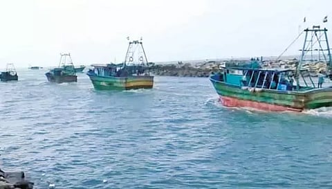 இலங்கையில் தமிழர்-சிங்கள மீனவர்கள் இடையே திடீர் மோதல்: 6 பேர் படுகாயம்