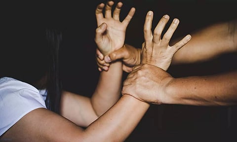 நாங்குநேரி அருகே வீடு புகுந்து பெண்ணை உல்லாசத்திற்கு அழைத்த வாலிபர் - வர மறுத்ததால் தாக்குதல்