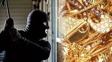 வீட்டின் பூட்டை உடைத்து நகை கொள்ளை