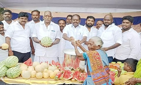 அ.தி.மு.க. சார்பில் 10 இடங்களில் நீர், மோர் பந்தல்