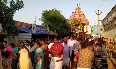பெருமாள் கோவில் தேர் பவனி