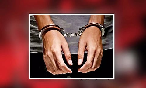 ஆறுமுகநேரியில் பணம் வைத்து சூதாடிய 8 பேர் கும்பல் கைது-6 மோட்டார் சைக்கிள்கள் பறிமுதல்