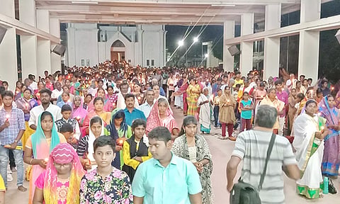 ஈஸ்டர் தின சிறப்பு திருப்பலி நடந்தது.