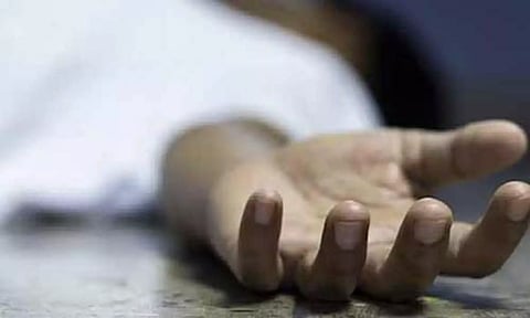 மதுக்கரையில் கணவரை பிரிந்து வேறு வாலிபருடன் வாழ்ந்த இளம்பெண் தற்கொலை