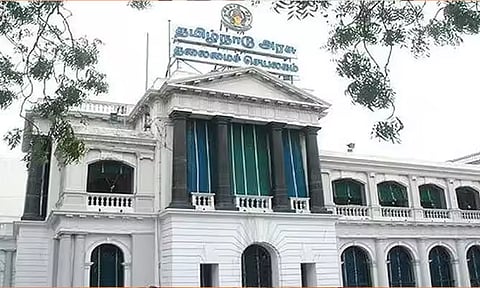 தமிழகத்தில் பட்டதாரி இல்லாத 200-க்கும் மேற்பட்ட வருவாய்துறை அதிகாரிகள் பதவி இறக்கம்
