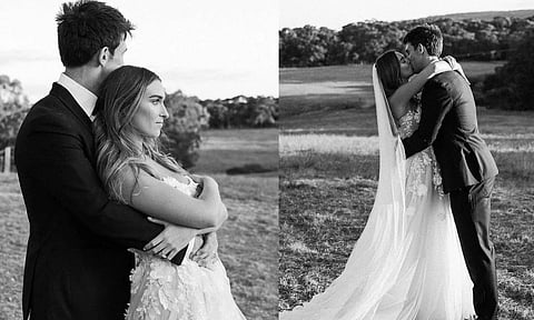 ஆஸ்திரேலிய அணியில் ஒரு விக்கெட் காலி- முத்தமிட்டு உறுதி செய்த மிட்செல் மார்ஷ்