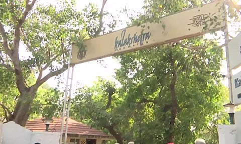 பாலியல் புகார் பற்றி விசாரிக்க குழு அமைப்பது குறித்து விளக்கம் அளிக்க வேண்டும்- கலாஷேத்ராவுக்கு ஐகோர்ட்டு உத்தரவு