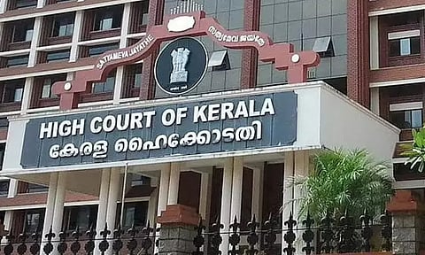 சிறுவர்கள் தீயில் குதிக்கும் நிகழ்ச்சிக்கு தடை விதிக்க வேண்டும்: கேரள ஐகோர்ட்டு 22-ந்தேதி விசாரணை