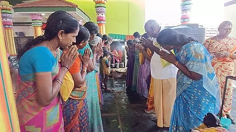 புற்றுக்கோவிலில் சிறப்பு பூஜை நடந்தபோது எடுத்த படம்.