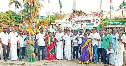 ஆர்ப்பாட்டம் நடந்தபோது எடுத்த படம்.