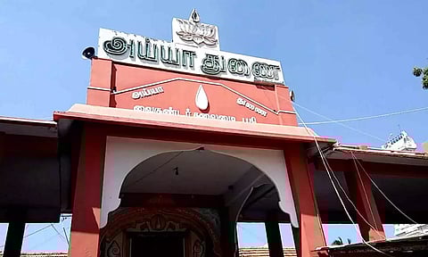 சாமிதோப்பு அய்யா வைகுண்டசாமி தலைமை பதியில் பக்தர்களுக்கு கை நீட்டம்