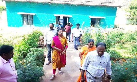 ஏலகிரி மலையில் பழங்குடியினர் மாணவர்கள் தங்கும் விடுதியில் அதிகாரி ஆய்வு