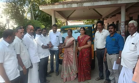 பண்ருட்டி அருகே 2 ஊராட்சிகளுக்கு மினி லாரி வழங்கும் விழா:ஒன்றிய தலைவர் சபா.பாலமுருகன் பங்கேற்பு