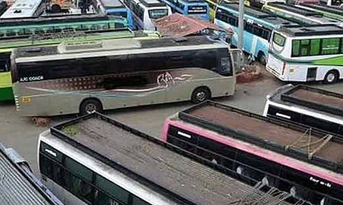 தொடர் விடுமுறை- ஆம்னி பஸ்களில் கூடுதல் கட்டணம் வசூல்