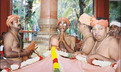 தாமரைகுளம் பதியில் சித்திரை திருவிழா கொடியேற்றத்துடன் தொடங்கியது