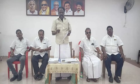 கூட்டத்தில்பண்ருட்டி நகர திமுக செயலாளரும் நகரமன்ற தலைவருமான ராஜேந்திரன் பேசினார்.