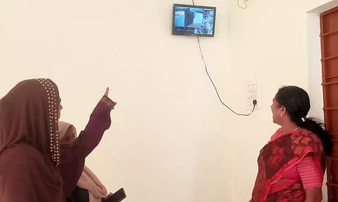கூடலூர் காசிம்வயலில் கண்காணிப்பு காமிராக்கள் பொருத்தம்