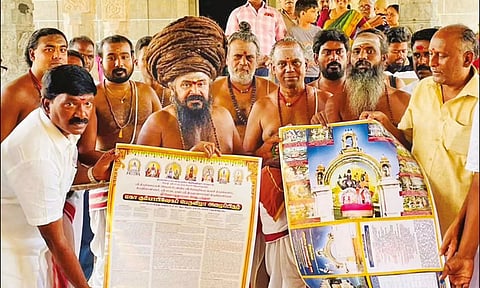 குடமுழுக்கு பத்திரிகையை தருமபுரம் ஆதீனம் வெளியிட்ட போது எடுத்த படம்.