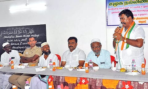 நிகழ்ச்சியில் பழனிநாடார் எம்.எல்.ஏ. பேசிய காட்சி.