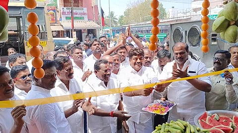 பரமக்குடியில் தி.மு.க. நீர்,மோர் பந்தல் திறப்பு