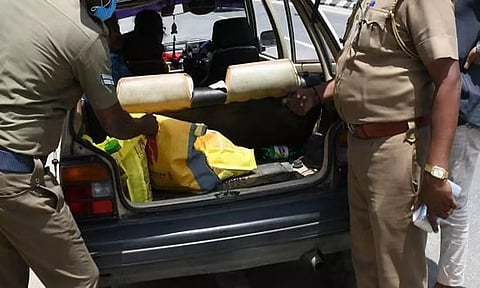 அந்தியூர், பர்கூர் வழியாக கர்நாடகா செல்லும் வாகனங்கள் தீவிர கண்காணிப்பு